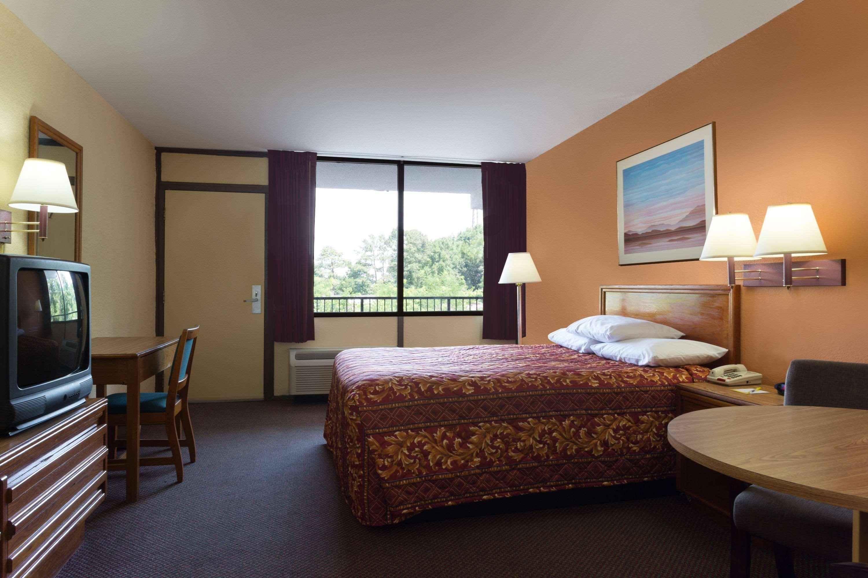 Hotel Days By Wyndham South 2*