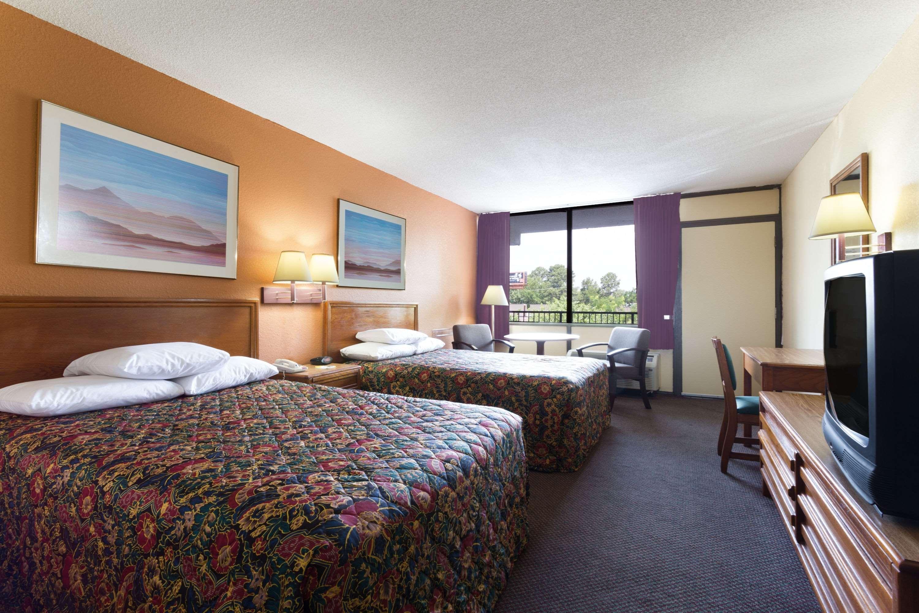 Days By Wyndham South Hotel Raleigh