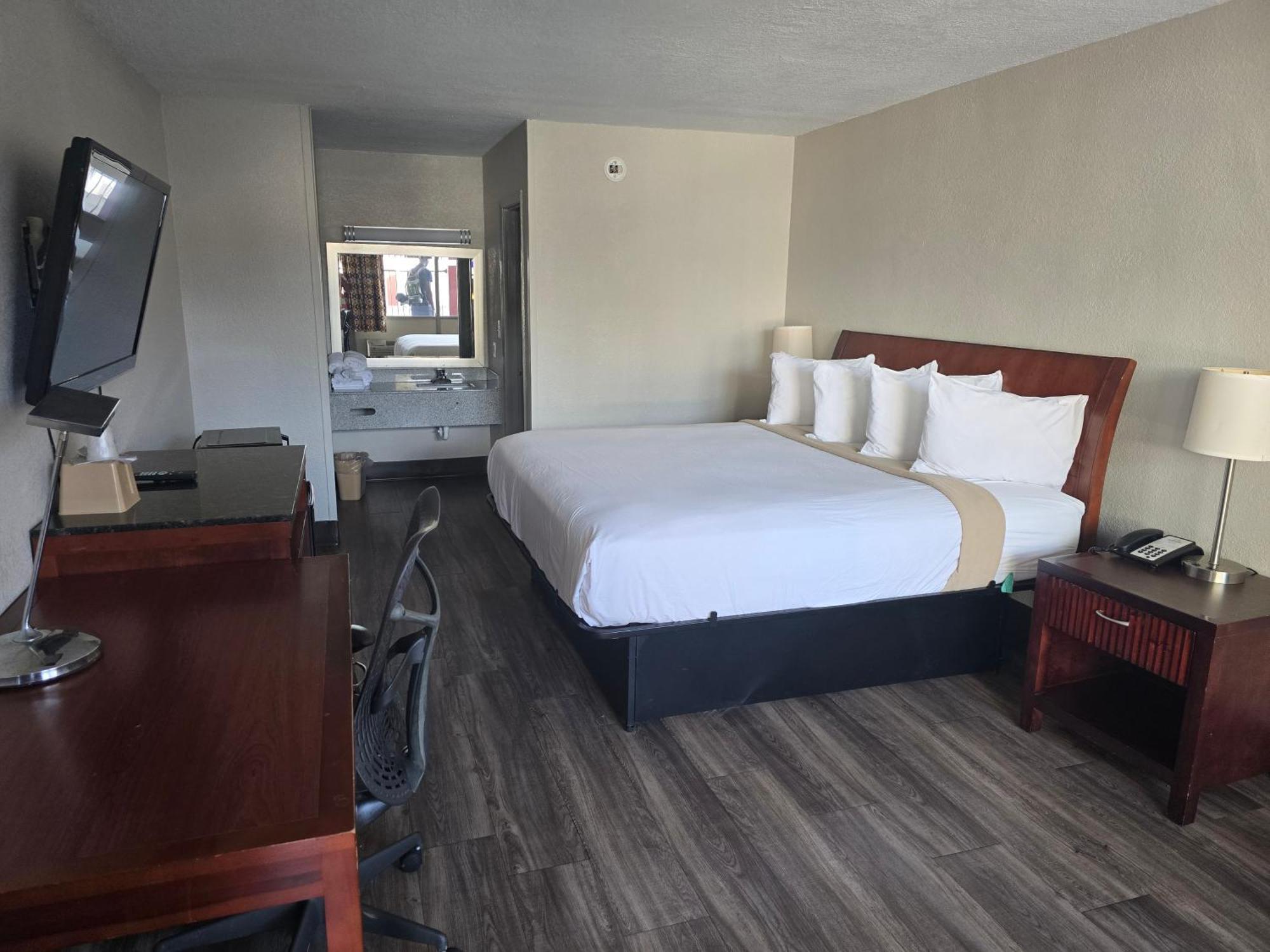 Days By Wyndham South Raleigh