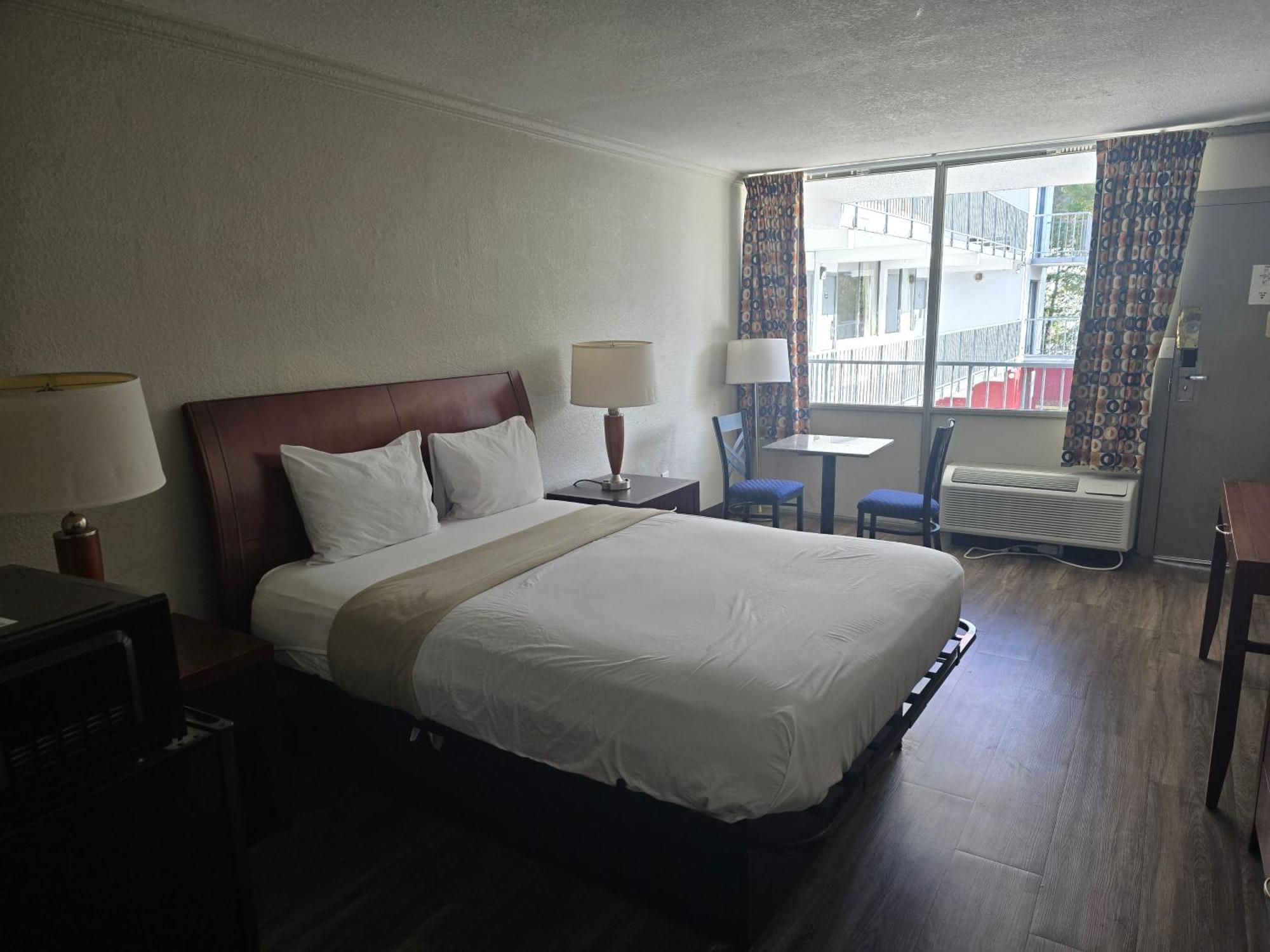 Hotel Days By Wyndham South
